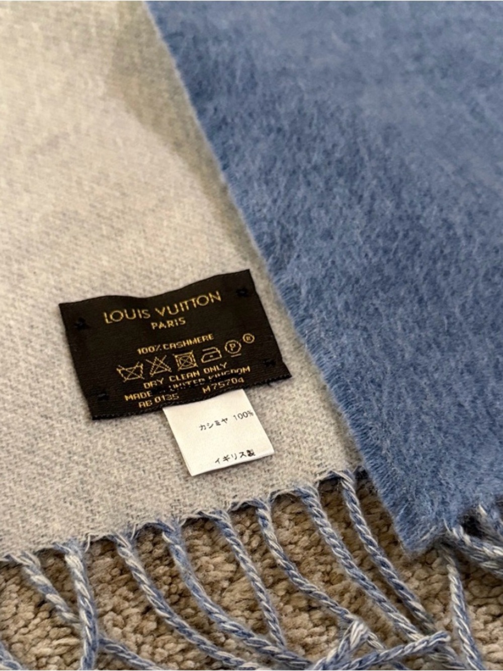 Louis Vuitton Blue and Cream Reversible Cashmere Scarf - Picture 2 of 3